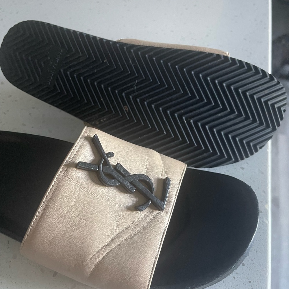 Worn twice beige YSL slides in color cream/tan size 37.5